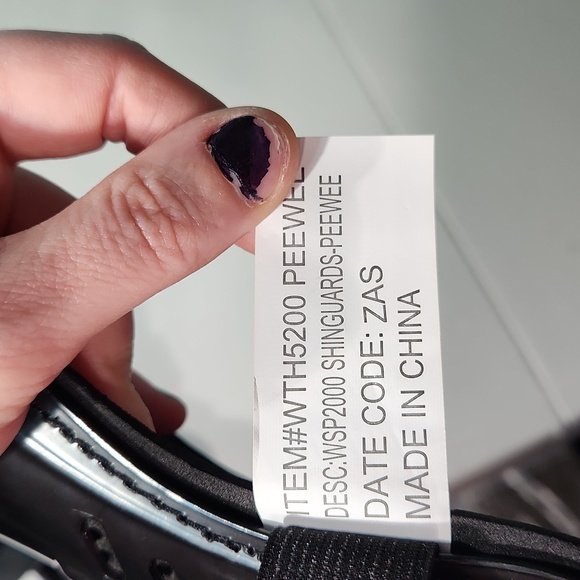 $5☃️NWT! Wilson PeeWee Black Basic Shing Guards Athletic - Picture 5 of 7